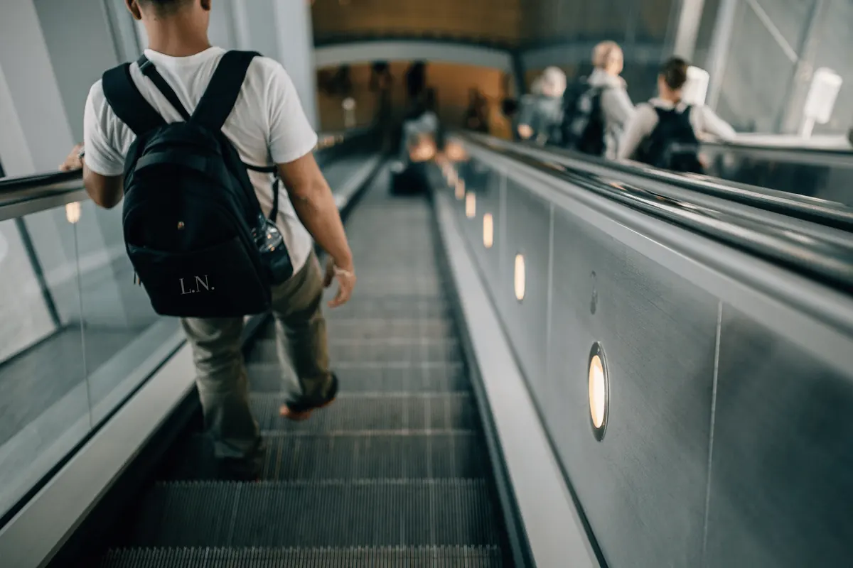 Rucksack mit gestickten Initialen