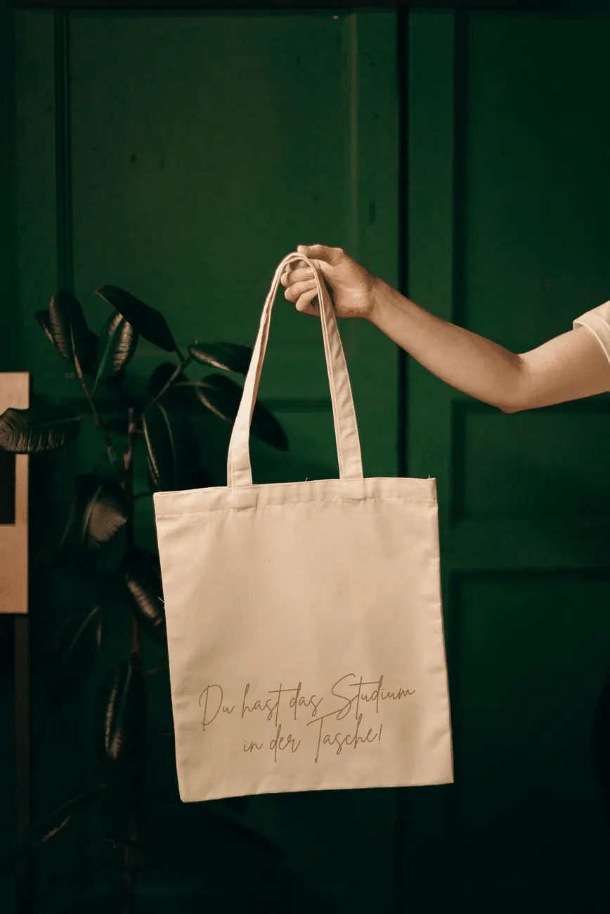Bestickte Stofftasche mit dem Spruch „Du hast das Studium in der Tasche“